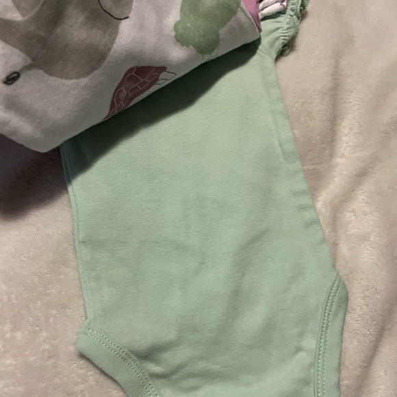 Newborn baby girl clothing bundle - Picture 3 of 8